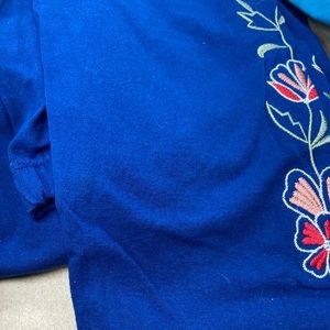 Collections Ect. outfit set one disign shirt and one pair of blue leggings